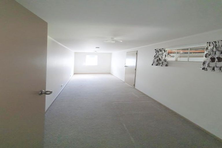 Photo of property in 27a Downing Street, Glenfield, Auckland, 0629