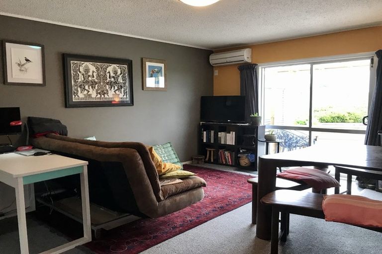 Photo of property in 21a Carluke Street, Paparangi, Wellington, 6037