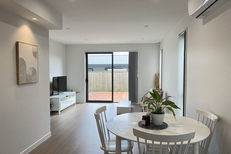 Photo of property in 3/21 Akoranga Drive, Northcote, Auckland, 0627