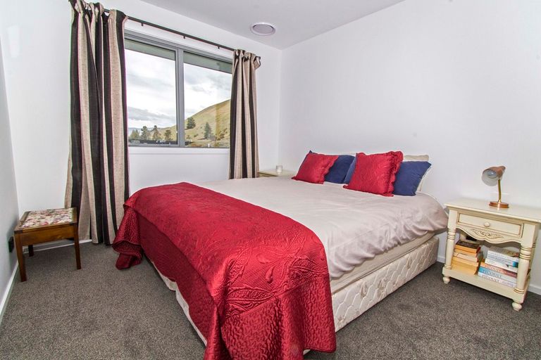 Photo of property in 24 Perriam Place, Mount Pisa, Cromwell, 9383