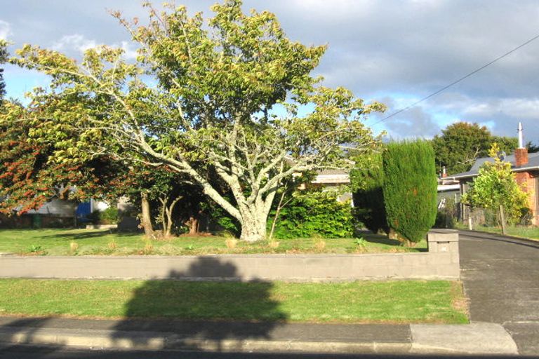 Photo of property in 44 Amberley Avenue, Te Atatu South, Auckland, 0610