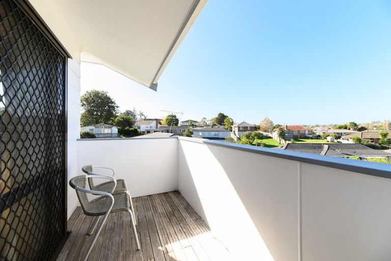 Photo of property in 2/10 Sirius Place, Botany Downs, Auckland, 2010