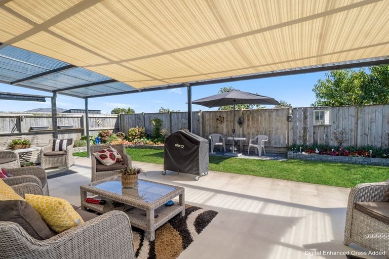 Photo of property in 8 Ash Close, Levin, 5510