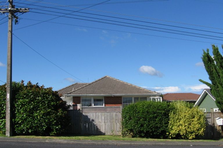 Photo of property in 1/37 Exmouth Road, Northcote, Auckland, 0627