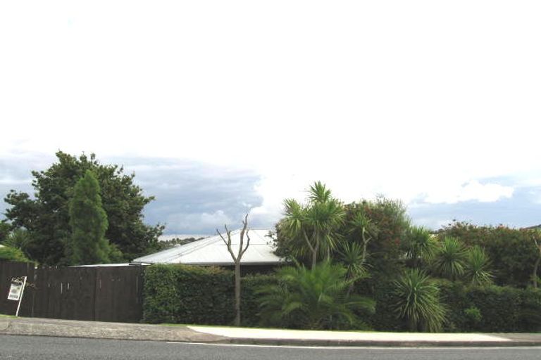 Photo of property in 1082 Beach Road, Torbay, Auckland, 0630