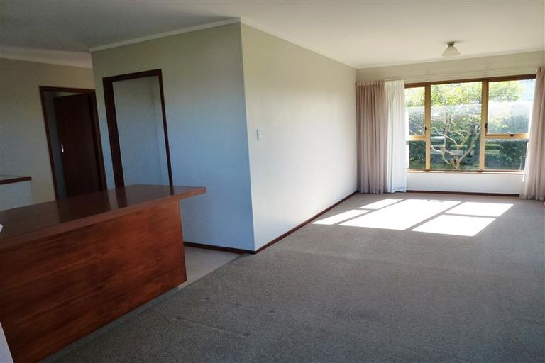 Photo of property in 3 Manhattan Heights, Glendene, Auckland, 0602