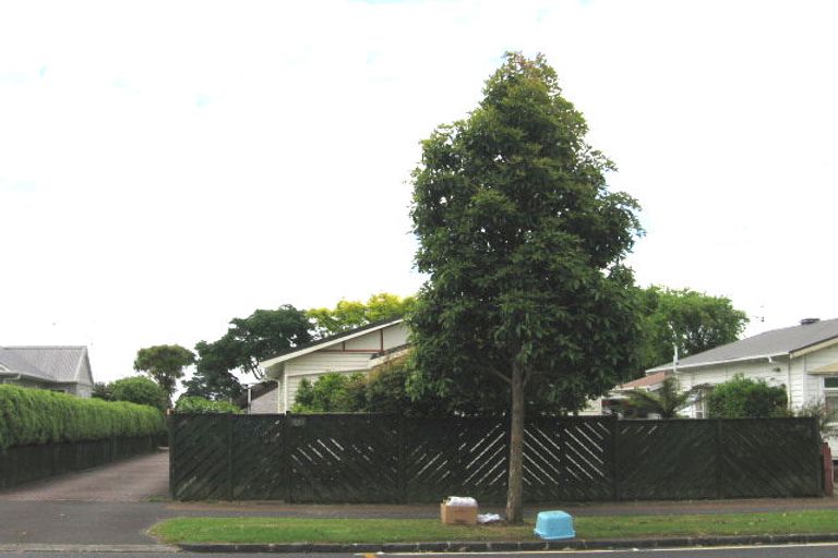 Photo of property in 2/255 Meola Road, Point Chevalier, Auckland, 1022