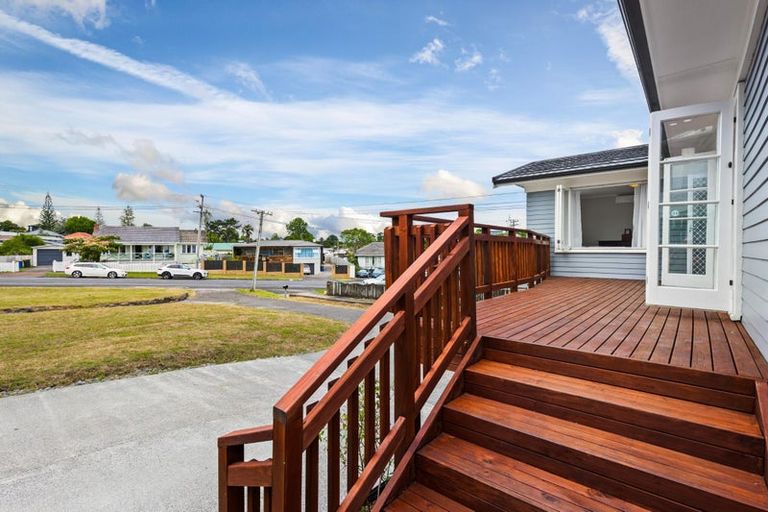 Photo of property in 15 Matipo Road, Te Atatu Peninsula, Auckland, 0610