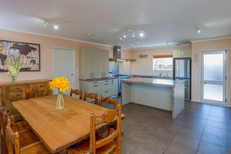 Photo of property in 3 Norna Grove, Waikawa Beach, Levin, 5573