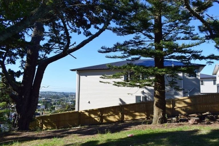 Photo of property in 517 East Coast Road, Murrays Bay, Auckland, 0630