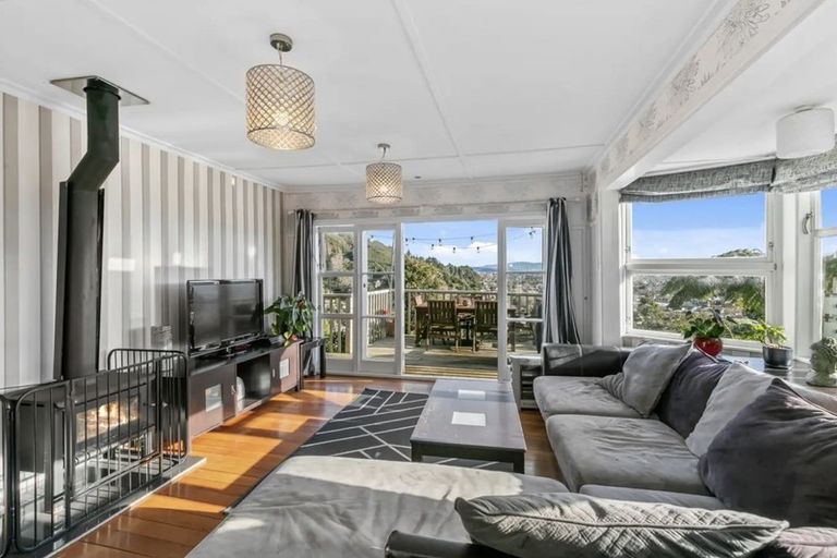 Photo of property in 24 Woodvale Grove, Fairfield, Lower Hutt, 5011