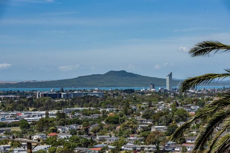 Photo of property in 35 High Road, Glenfield, Auckland, 0629