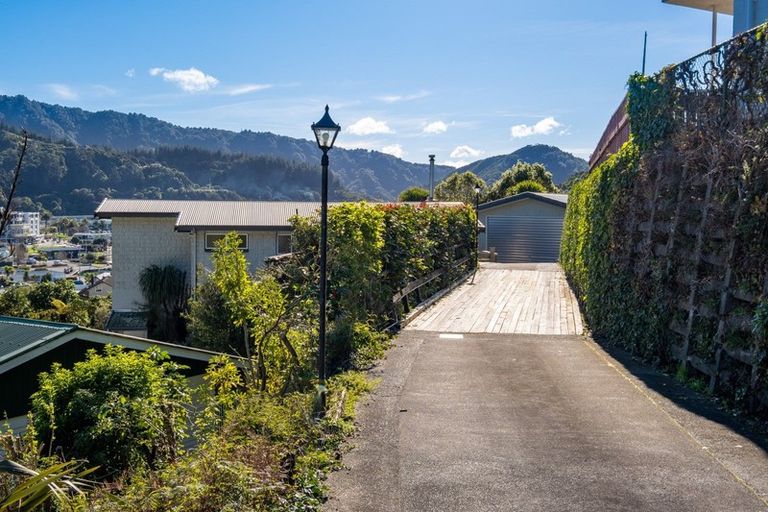 Photo of property in 18 Seaview Crescent, Picton, 7220