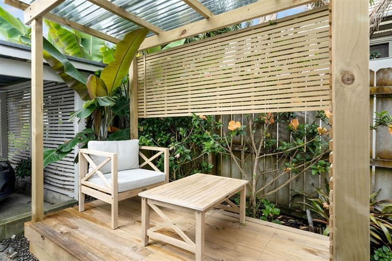 Photo of property in 19 Blacklock Avenue, Henderson, Auckland, 0612