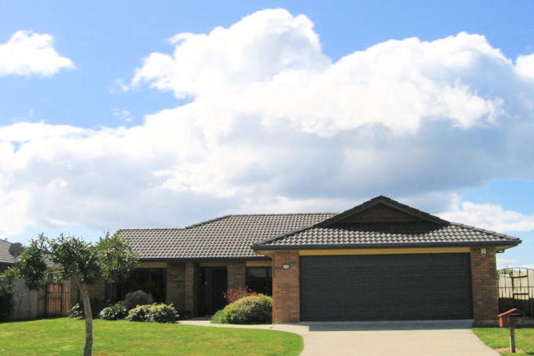 Photo of property in 15 Mcleod Place, Papamoa Beach, Papamoa, 3118