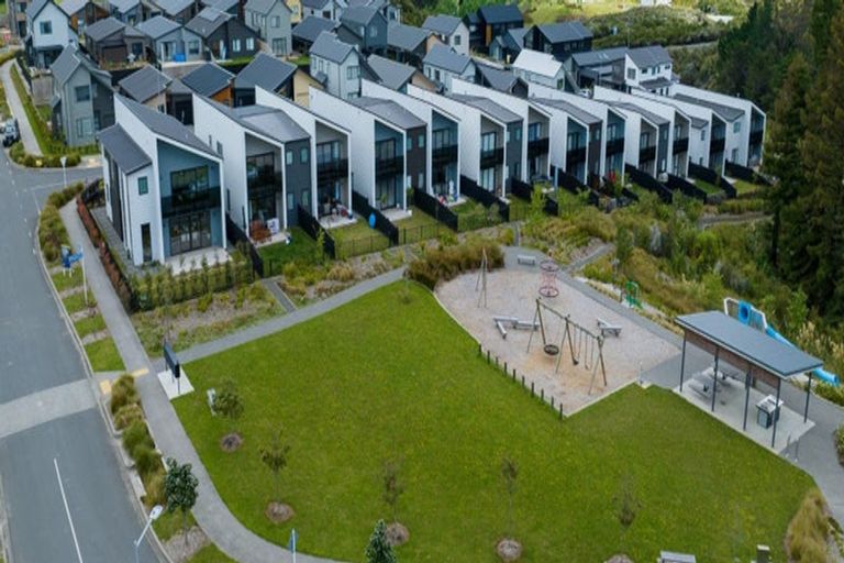 Photo of property in 27 Kotuitui Drive, Wainui, 0992