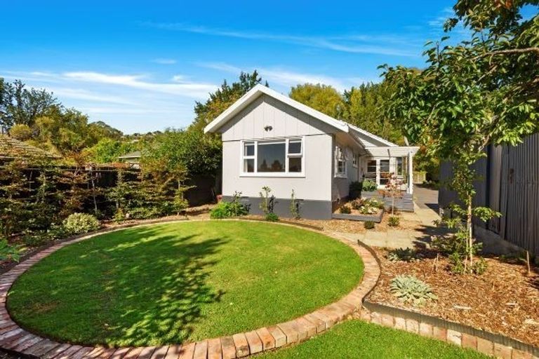 Photo of property in 215 Centaurus Road, Saint Martins, Christchurch, 8022