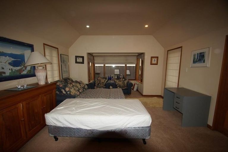 Photo of property in 8 Overdale Drive, Cashmere, Christchurch, 8022