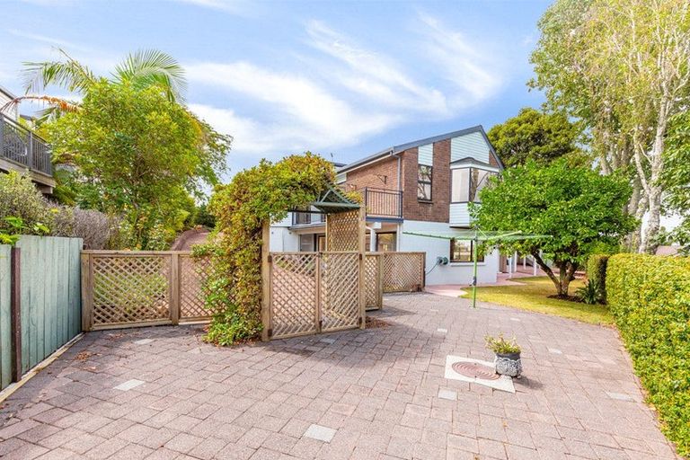 Photo of property in 5 Clearwater Cove, West Harbour, Auckland, 0618