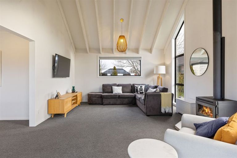 Photo of property in 44 Karnak Crescent, Russley, Christchurch, 8042