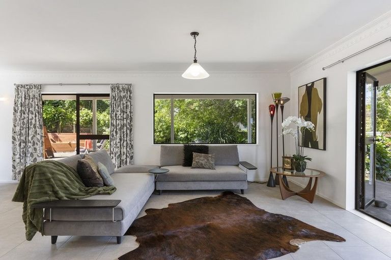 Photo of property in 27 Lexington Drive, Botany Downs, Auckland, 2010