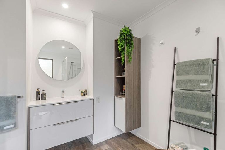 Photo of property in 19 Ashburn Lane, Awapuni, Palmerston North, 4412