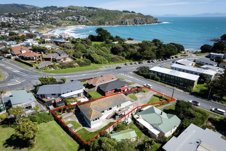 Photo of property in 2 Whanake Street, Titahi Bay, Porirua, 5022