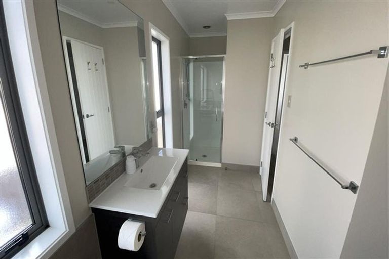 Photo of property in 215 Wainui Road, Silverdale, 0932