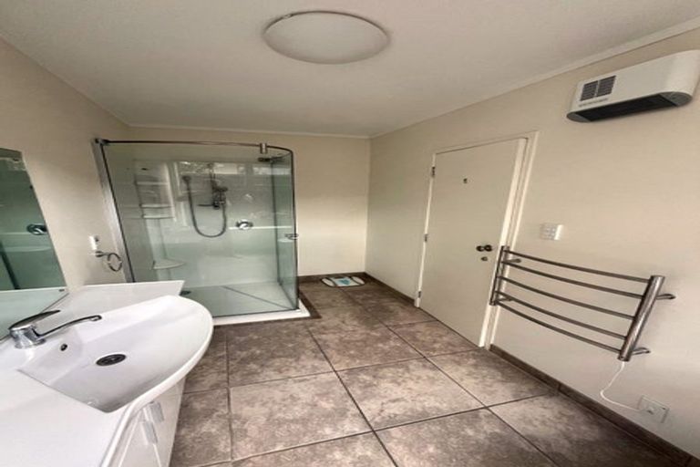 Photo of property in 6 Nea Place, Hillcrest, Auckland, 0627