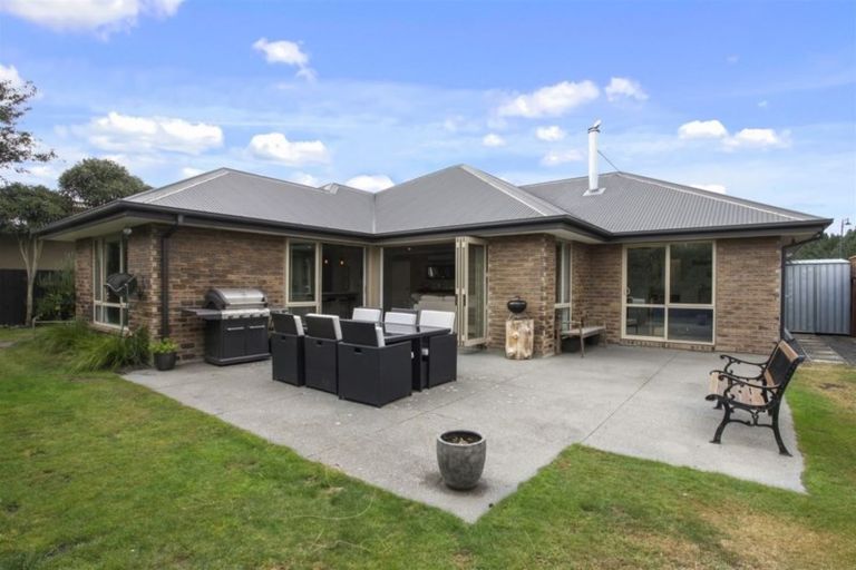 Photo of property in 5 Whio Close, Parklands, Christchurch, 8083
