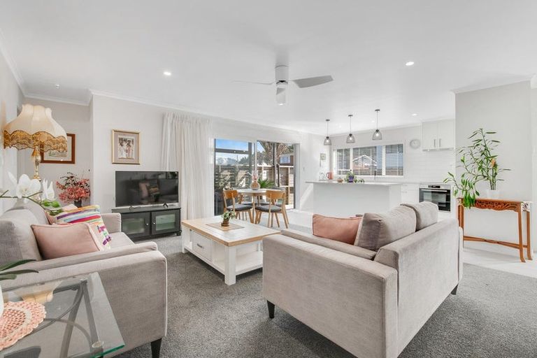 Photo of property in 16 Forest Glen, Orewa, 0931