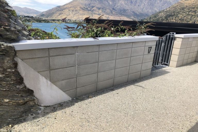 Photo of property in 17 Highlands Close, Queenstown, 9300