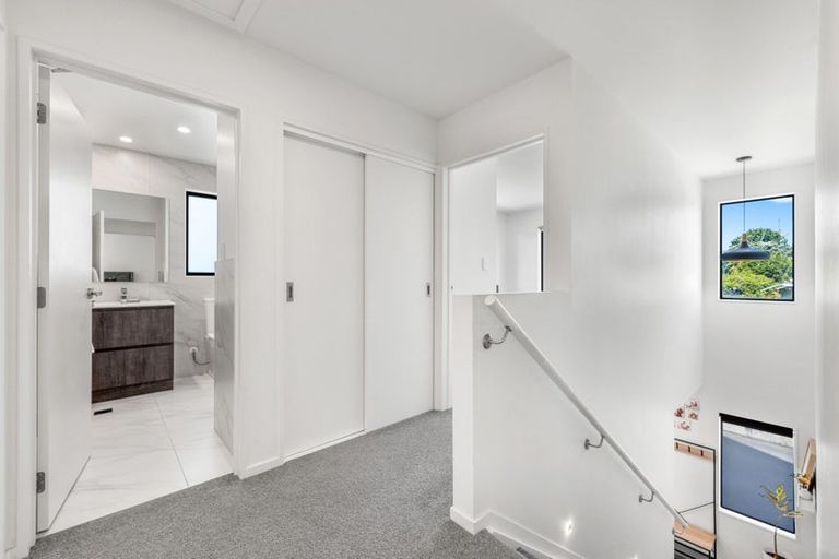 Photo of property in 8a Roys Road, Weymouth, Auckland, 2103