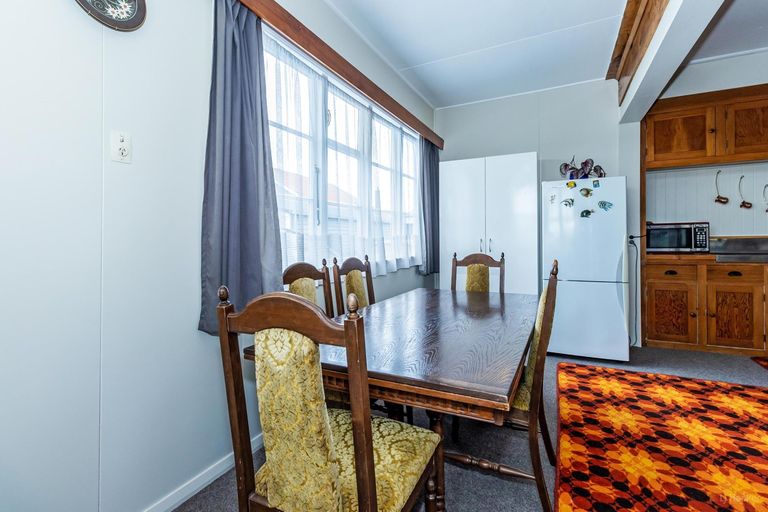 Photo of property in 1 Maude Street, Waimate, 7924