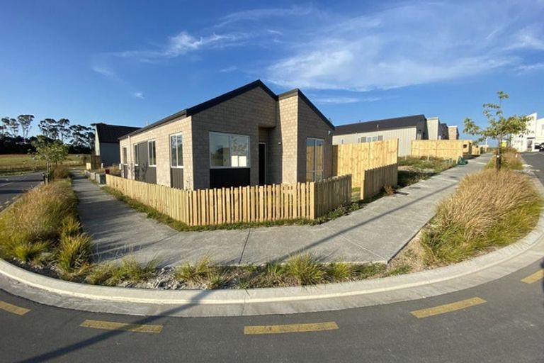 Photo of property in 8 Herekino Street, Westgate, Auckland, 0814