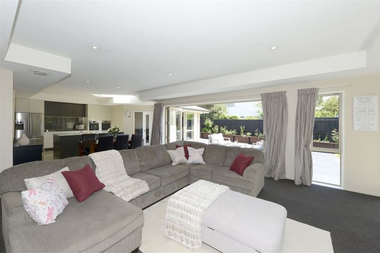 Photo of property in 8 Seagrave Place, Ilam, Christchurch, 8041
