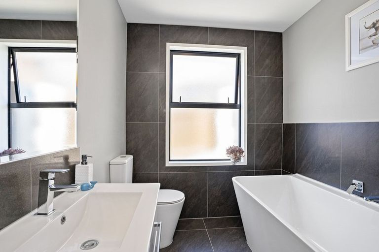 Photo of property in 39 Dow Square, Wigram, Christchurch, 8025