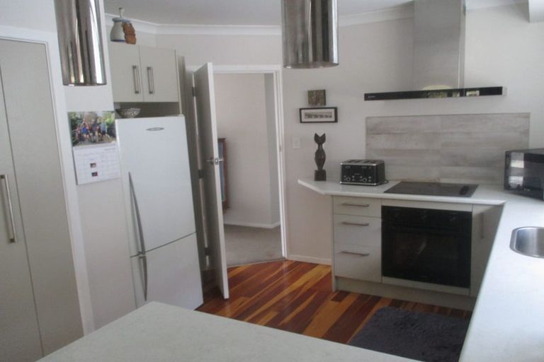 Photo of property in 30 Manor Drive, Stokes Valley, Lower Hutt, 5019