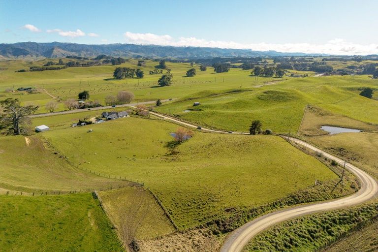 Photo of property in 14 Centre Road, Matamau, Dannevirke, 4977