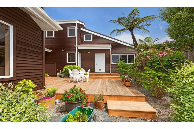 Photo of property in 15 George Gee Drive, Korokoro, Lower Hutt, 5012