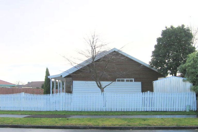 Photo of property in 17 Heathridge Place, Burswood, Auckland, 2013
