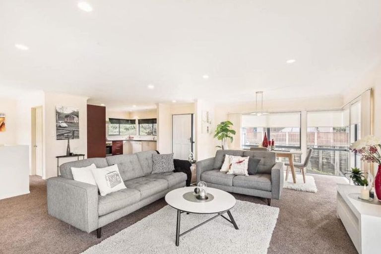 Photo of property in 23/23 Bush Lane, Northcote Point, Auckland, 0627