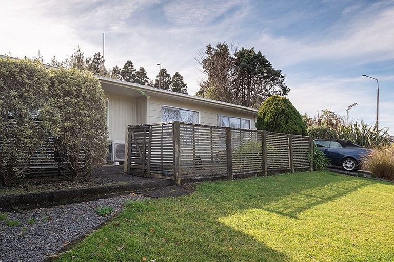 Photo of property in 2 Shaldon Crescent, Blagdon, New Plymouth, 4310
