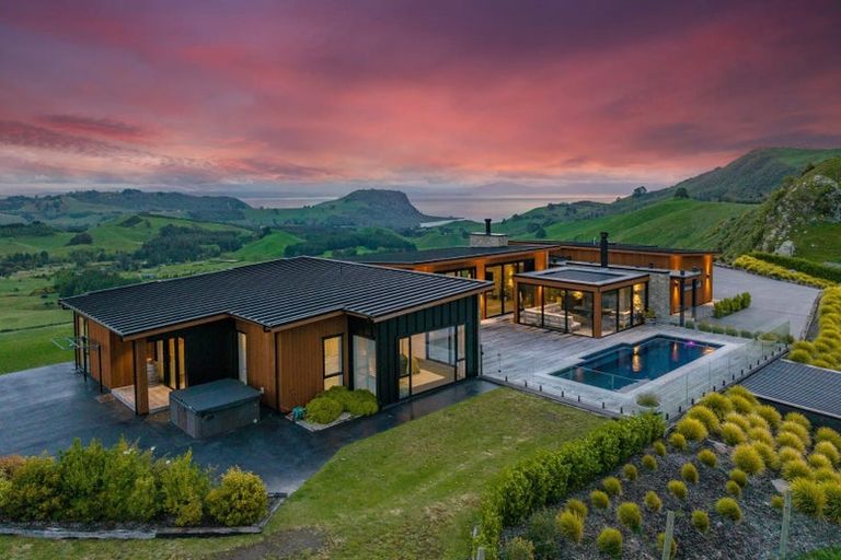 Photo of property in 155 Whakaroa Road, Kinloch, Taupo, 3385