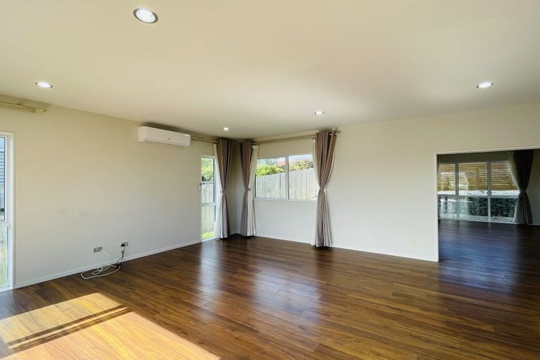 Photo of property in 4a Marina View Drive, West Harbour, Auckland, 0618