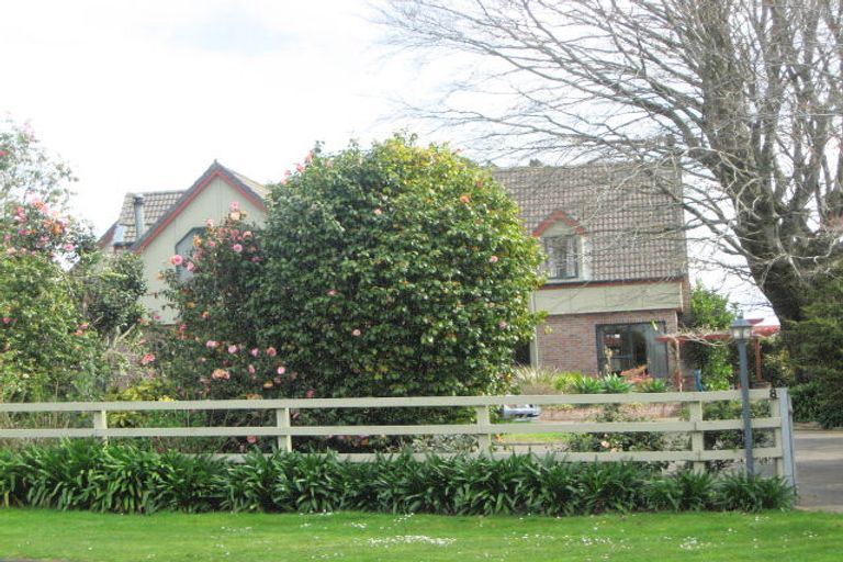 Photo of property in 8 Veale Road, Frankleigh Park, New Plymouth, 4310