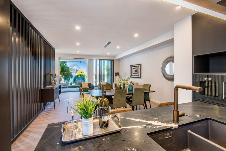 Photo of property in 16c Saltburn Road, Milford, Auckland, 0620