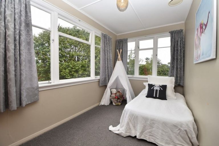 Photo of property in 229 High Street North, Carterton, 5713