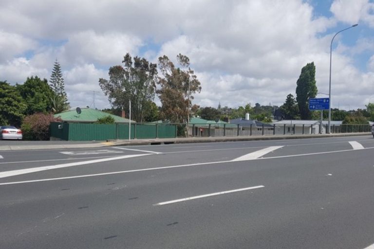 Photo of property in 1/546 Glenfield Road, Glenfield, Auckland, 0629