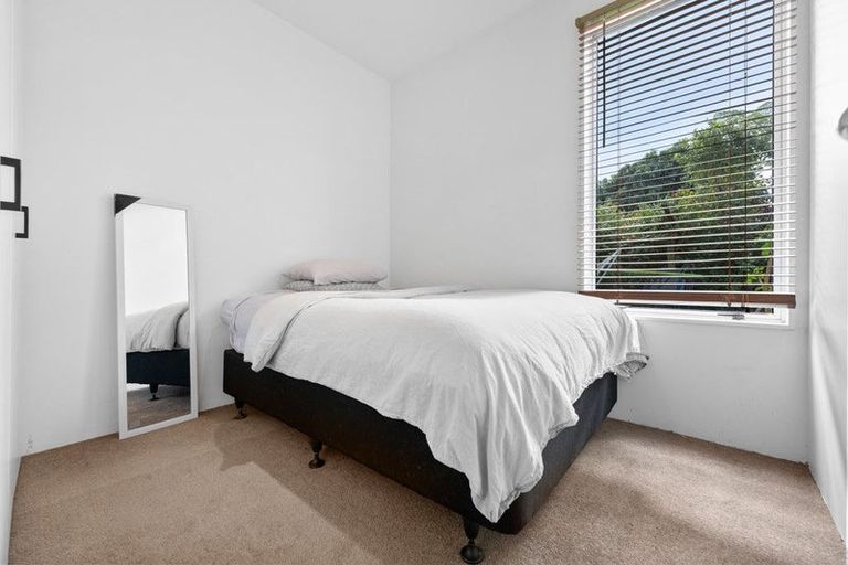 Photo of property in 11 Fathom Place, Te Atatu Peninsula, Auckland, 0610